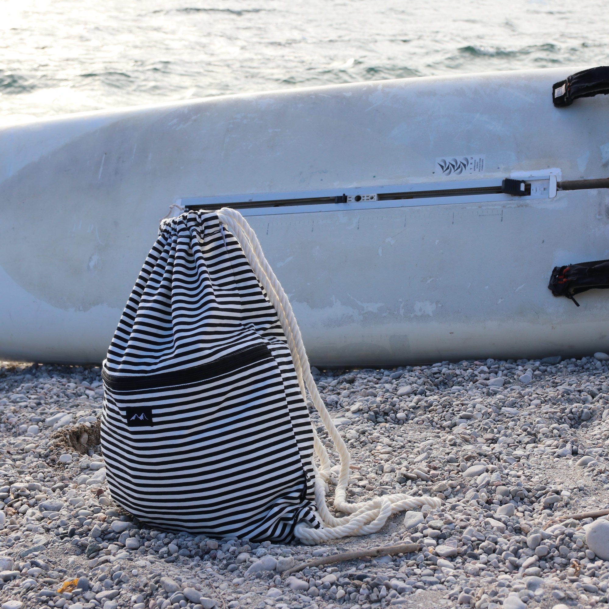 Santa Perago Turnbeutel schwarz-weiß